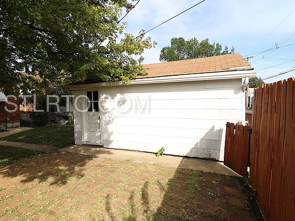 4th image of 5722 Mardel Ave