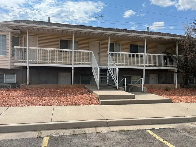 1642 W Harding Ave