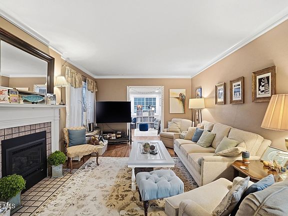 5th image of 3324 Darlington Rd