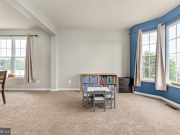 5th image of 108 Glasgow Ct