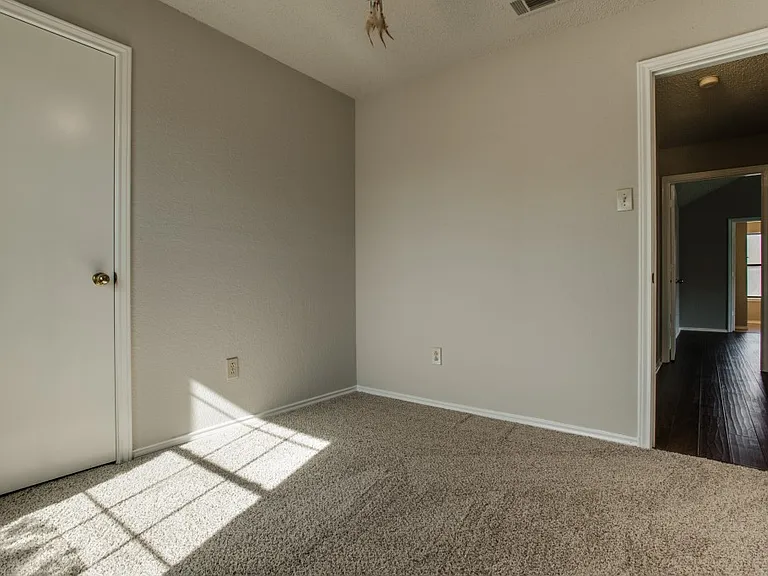 1305 Chicota Dr — Photo 16