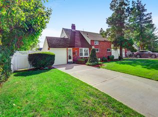 50 Beech Ln, Hicksville, NY 11801