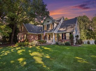 4909 Yax Pointe Dr, Howell, MI 48843