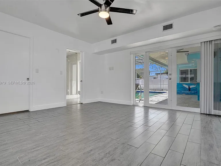 9240 SW 54th St — Photo 6