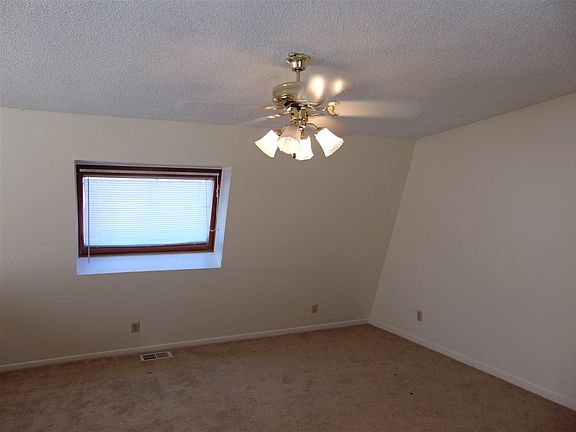 5th image of 220 Big Oaks Dr