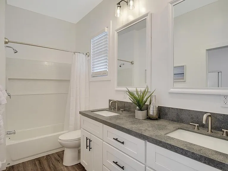 1750 Robinson Ave #1750 — Photo 11