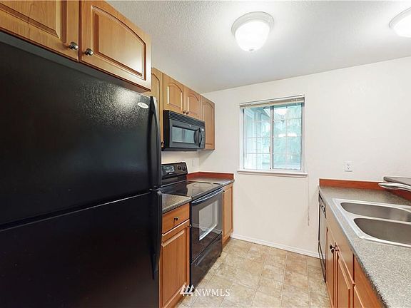 5th image of 15433 Country Club Dr Unit E303