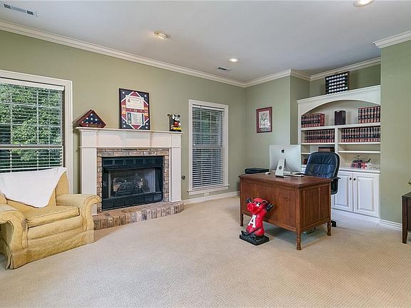 5th image of 102 S Sarah Ln