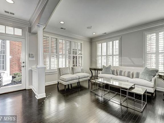 4th image of 306 Lisa Oaks Way