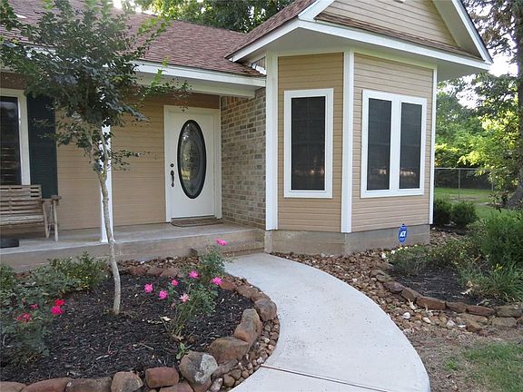 3rd image of 25403 Wildwood Ln