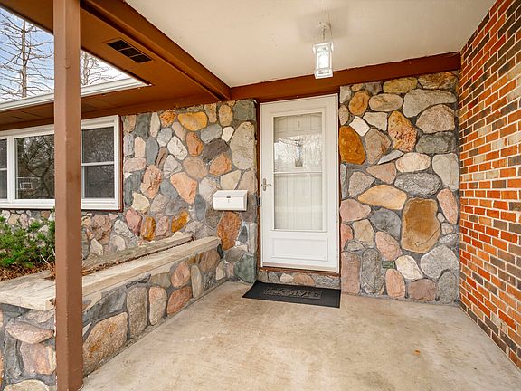3rd image of 217 Leland Dr S