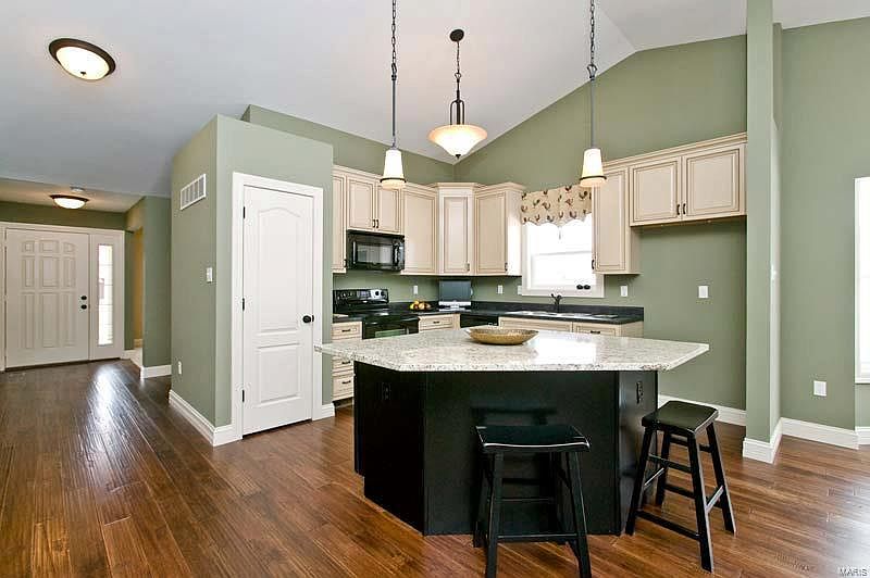 2nd image of 2305 Peytons Pl #66