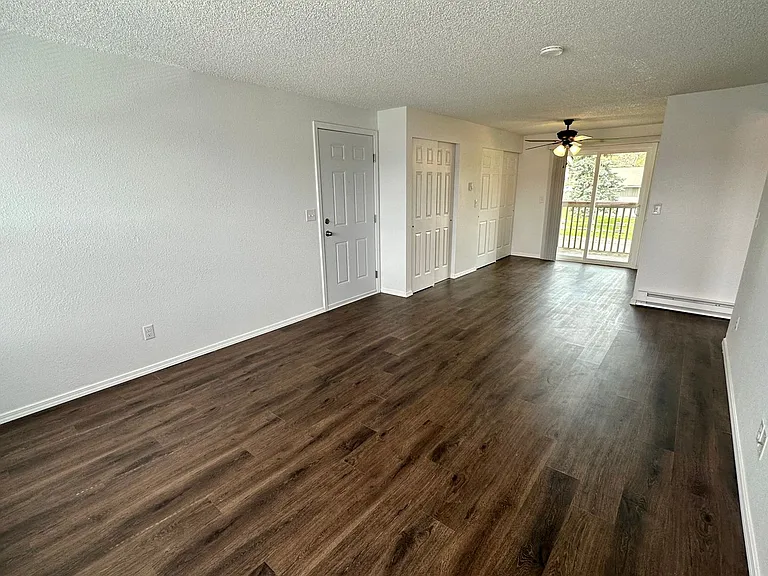 2328 Queen St #12 — Photo 5
