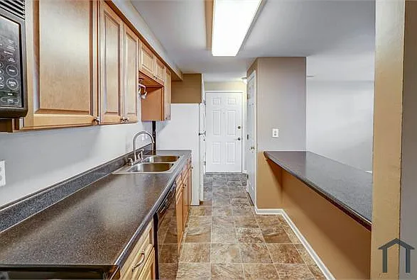 7600 Roscommon Ct #4 — Photo 7