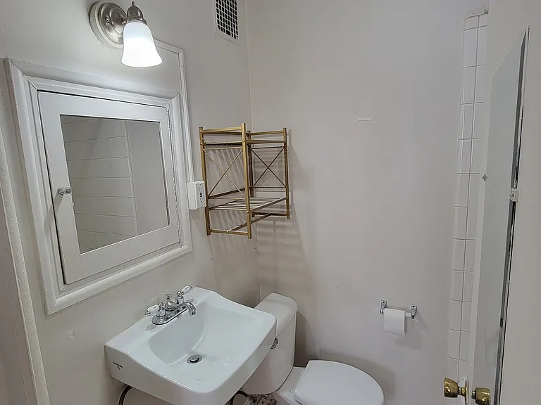 Graylyn Apartments — Photo 11