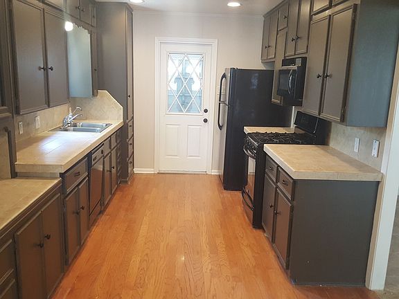 4th image of 1209 King Arthur Cir