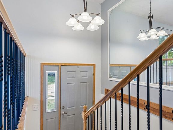 4th image of 742 W Joel St
