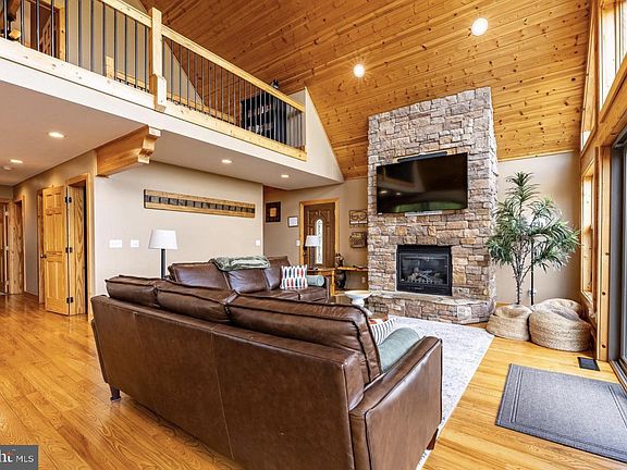5th image of 297 Woodlands Hill Ln