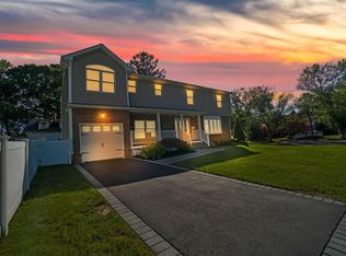 2 Woodland Dr, Old Bethpage, NY 11804