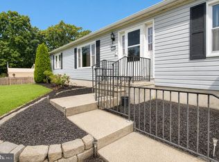 208 W Arctic Ave, Minotola, NJ 08341