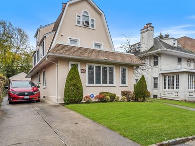 83-47 Abingdon Road, Kew Gardens, NY, 11415