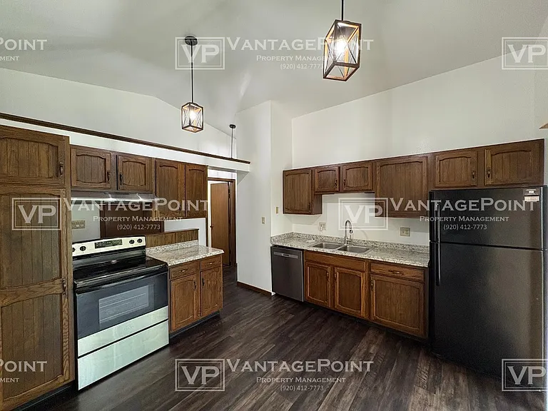 810 Broadway St — Photo 4