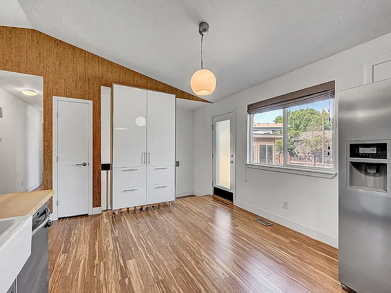 1560 Bain Dr — Photo 11