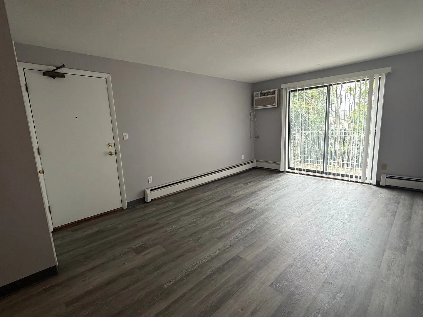 2 Bedroom, 1 bath, 3rd floor apartment in Hooksett, NH — Photo 4