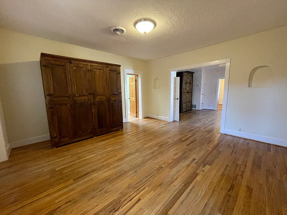 Living room1_03122021