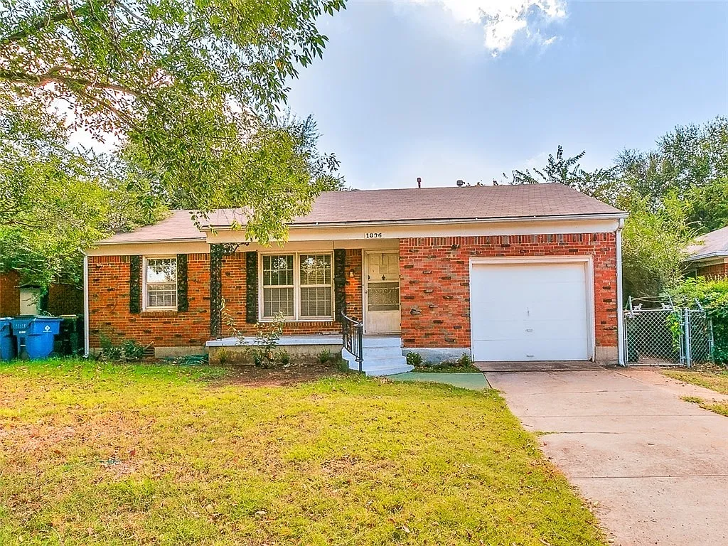 Cute 2 Bed | 1 Bath | 1 Car Garage — Photo 1