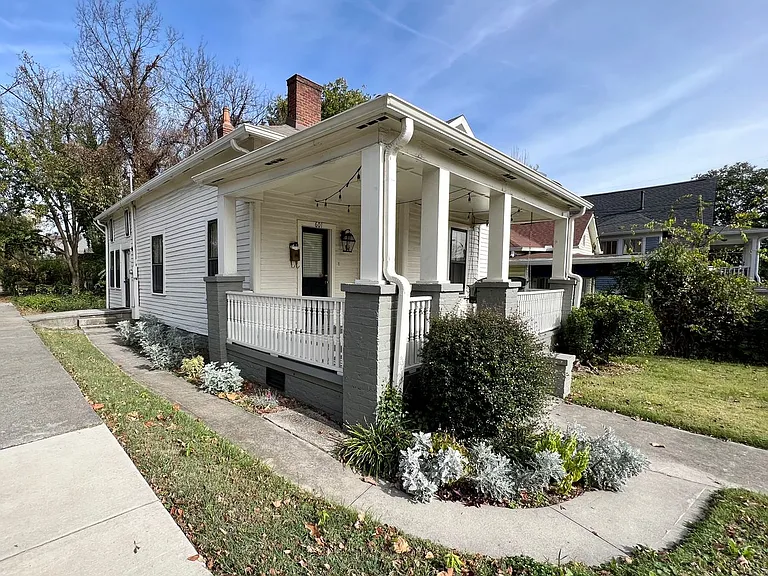 601 Gill Ave — Photo 2