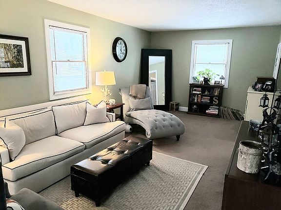 5th image of 51 Rolling Hills Dr