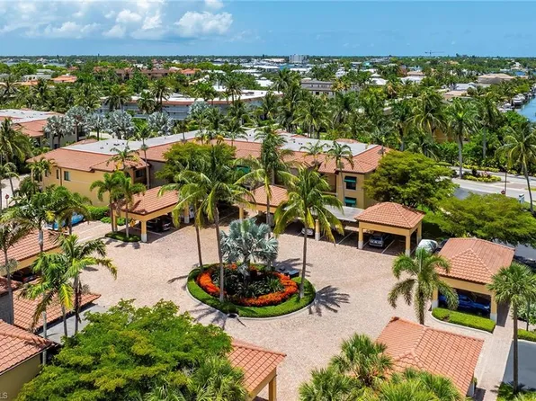 965 Sandpiper ST #J106, NAPLES, FL 34102