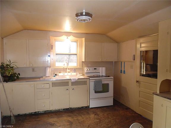 2nd image of 6555 Elm St
