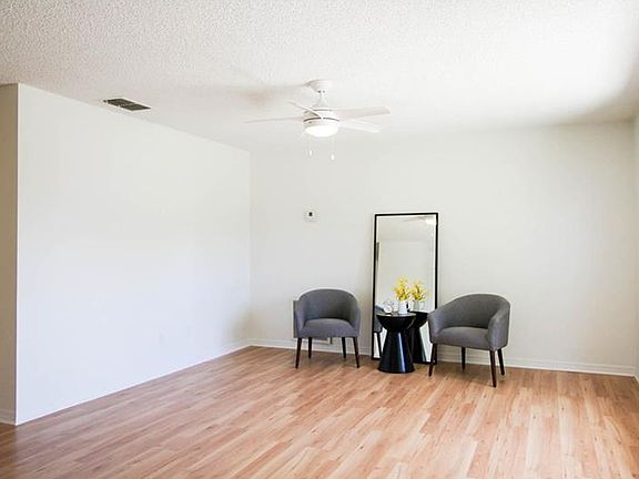 5th image of 1398 E Normandy Blvd