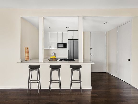 4th image of 146 W 57th St APT 40C