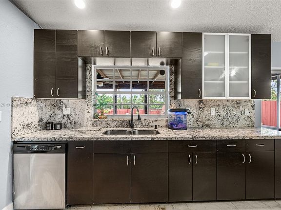 5th image of 8211 SW 11th Ct
