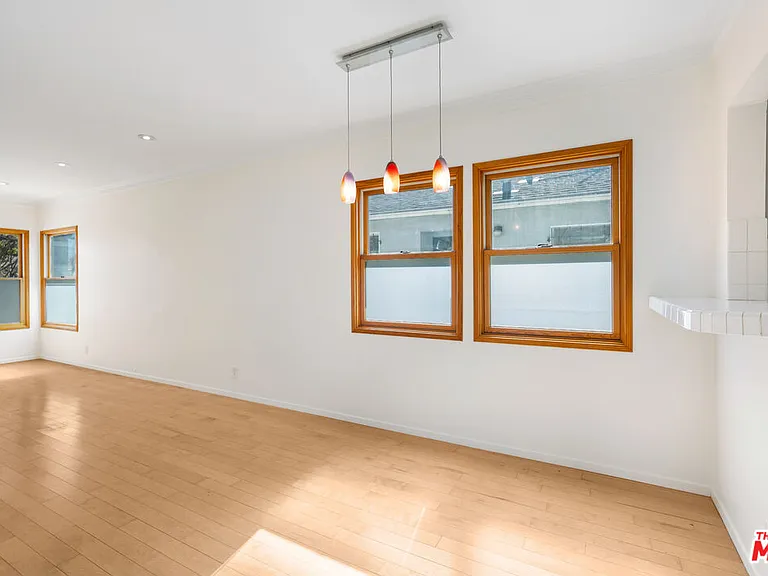 2631 Thurman Ave — Photo 6