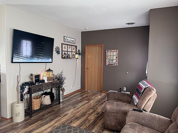 Entryway &living room 