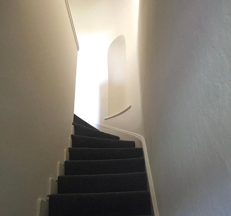 Entry stairway