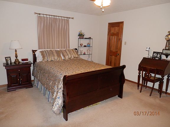 Master w 2 closets