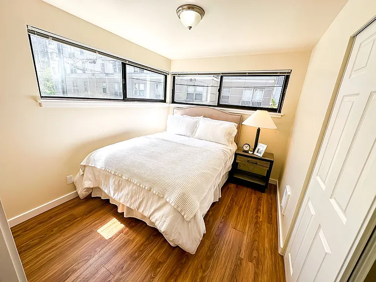 515 East Denny Apartments — Photo 28
