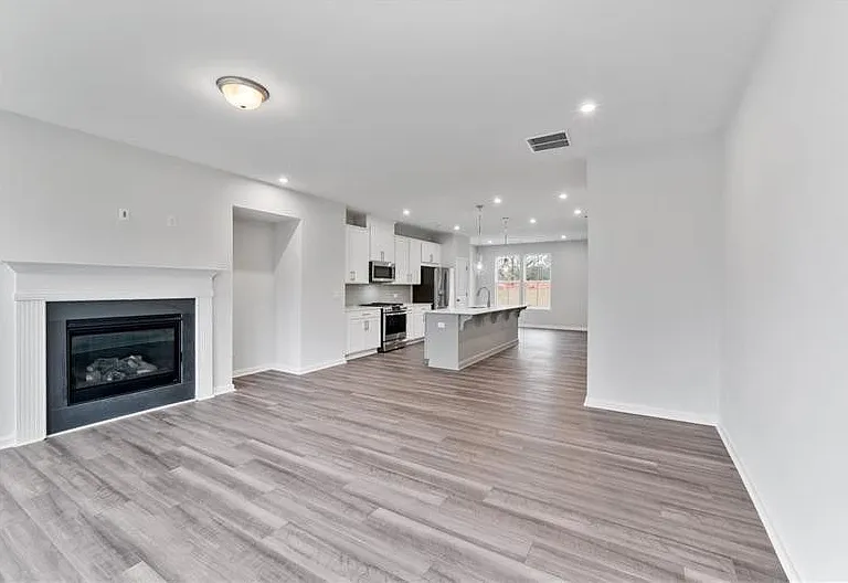 1004 Taylor Ct — Photo 35