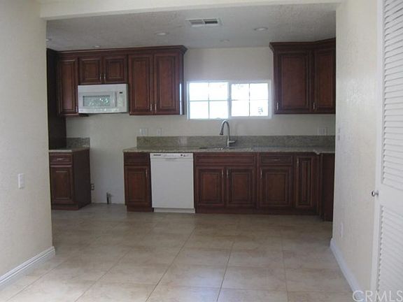 4th image of 831 W Edgemont Dr