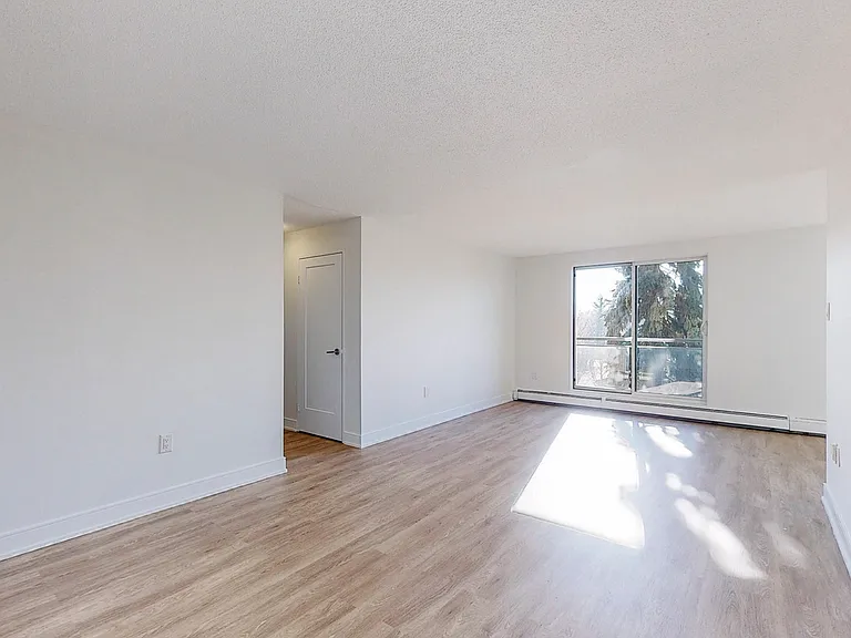 746 Fanshawe Park Rd E — Photo 4