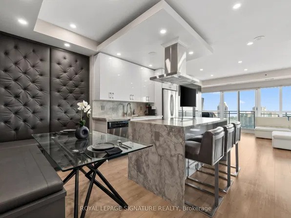 165 Legion Rd N #2128, Toronto, ON M8Y 0B3