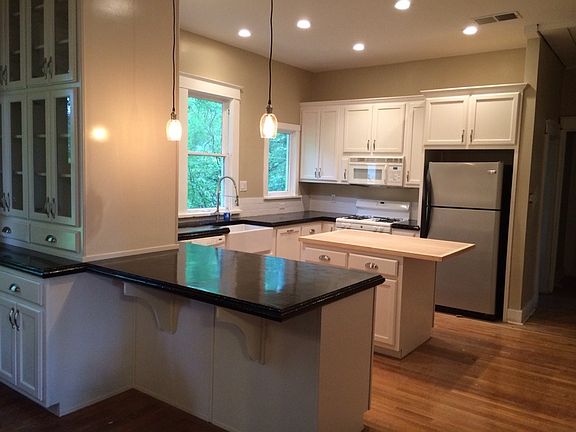 3rd image of 8815 Poplar Pike