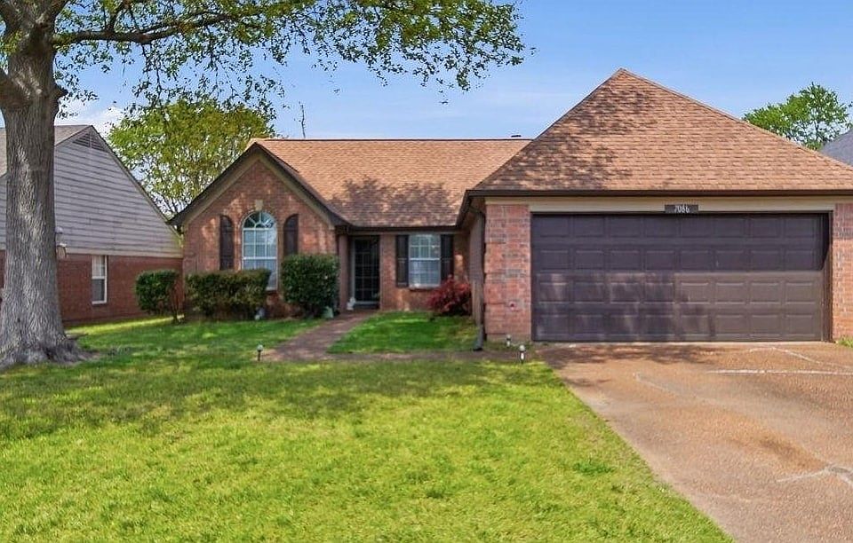 1st image of 7086 Country Walk Dr