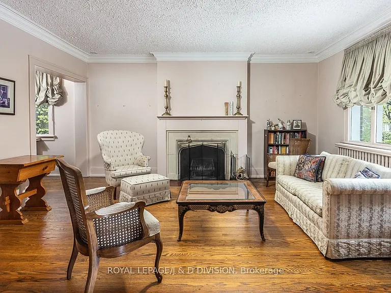 58 Lascelles Blvd — Photo 6