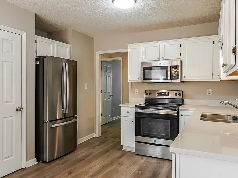 1005 Henchman Ct — Photo 6